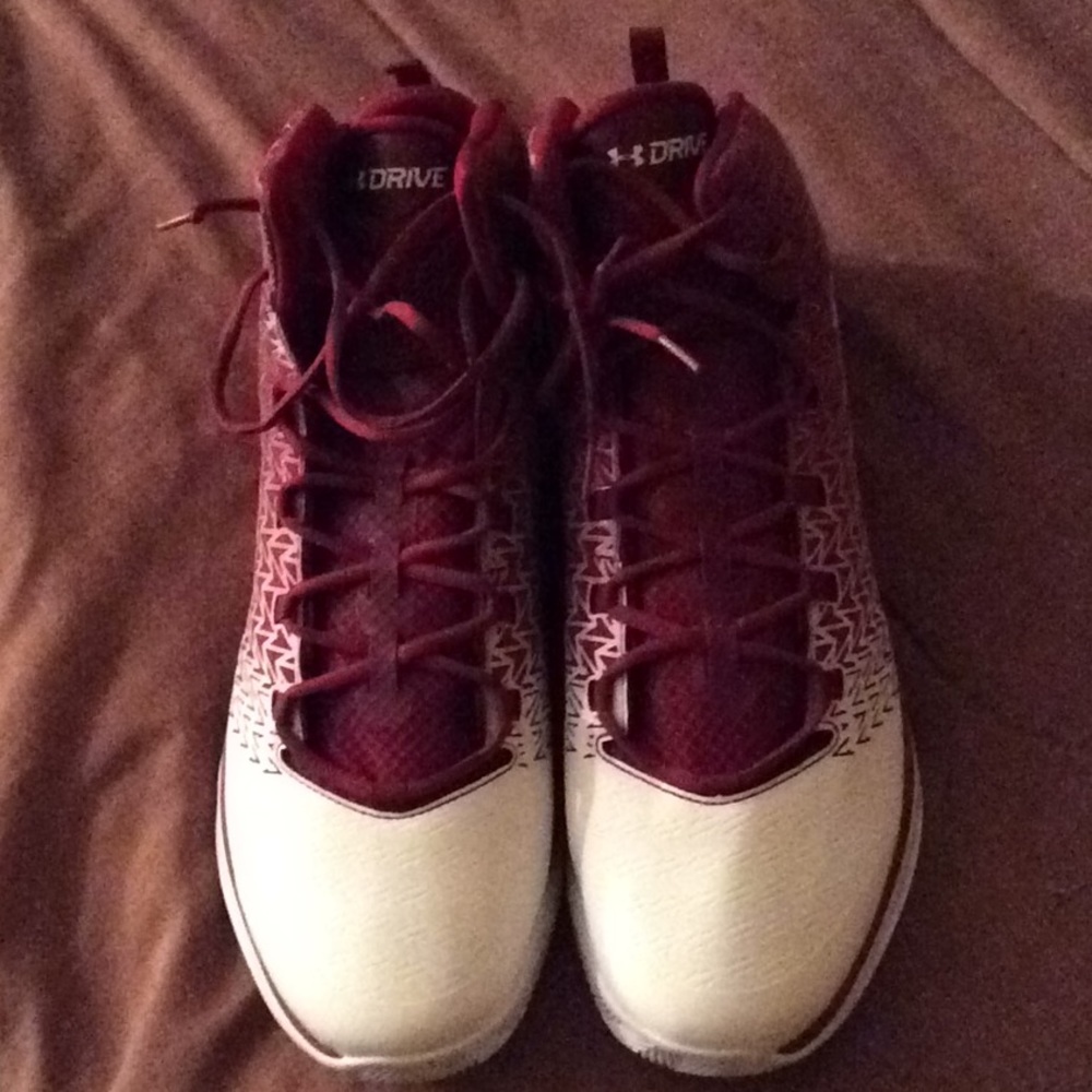 Under Armour Mens Clutch Fit Drive 3 Size 17